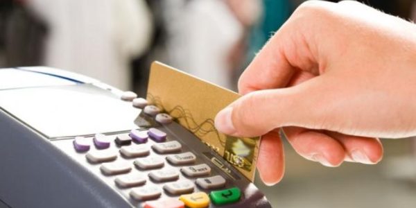 Комиссии, лимиты и новые правила финмониторинга: как банки меняют сервис