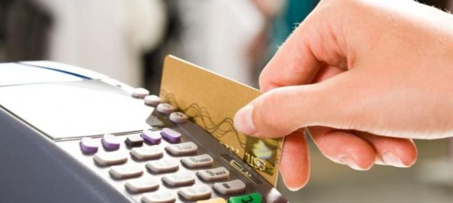 Комиссии, лимиты и новые правила финмониторинга: как банки меняют сервис