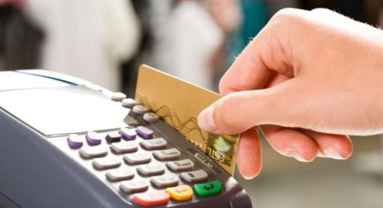 Комиссии, лимиты и новые правила финмониторинга: как банки меняют сервис